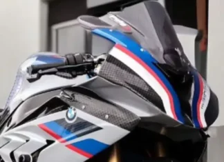 BMW S1000 RR : यह बाइक S1000 RR Standard, S1000 RR Pro और S1000 RR Pro M Sport इन 3 वेरियंट के साथ आती है। BMW S1000 RR